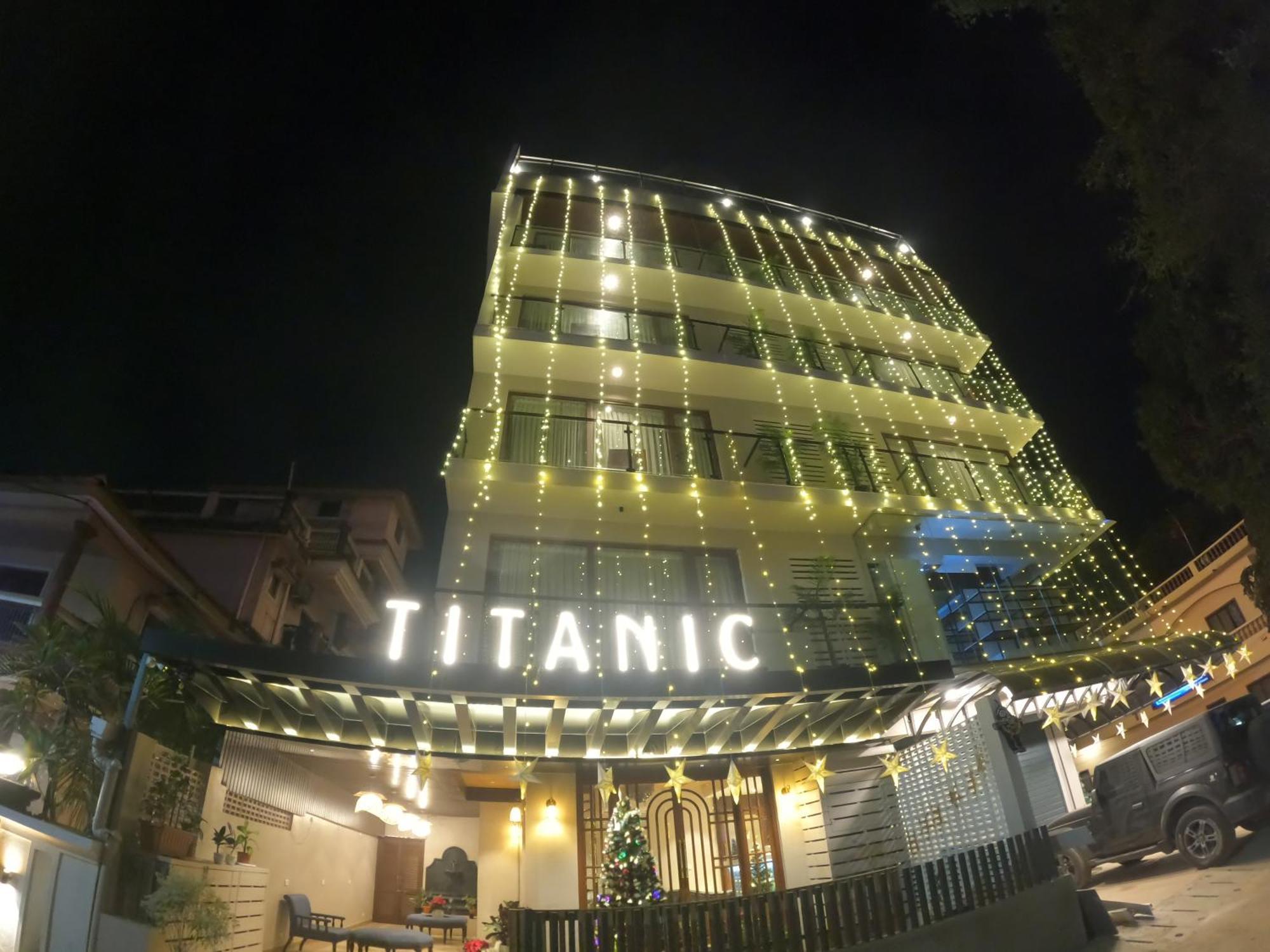 Titanic Boutique Hotel บากา ภายนอก รูปภาพ